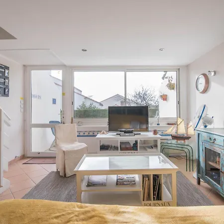 Дом отдыха Maison Dans Calme + Piscine A