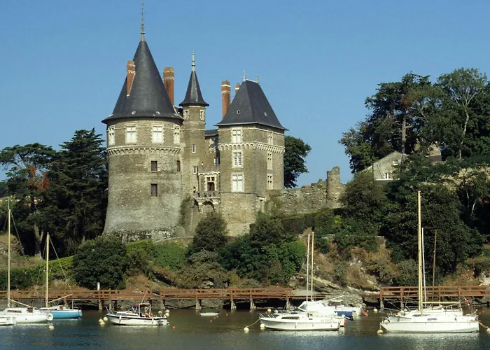 Maison Dans Résidence Calme + Piscine à *