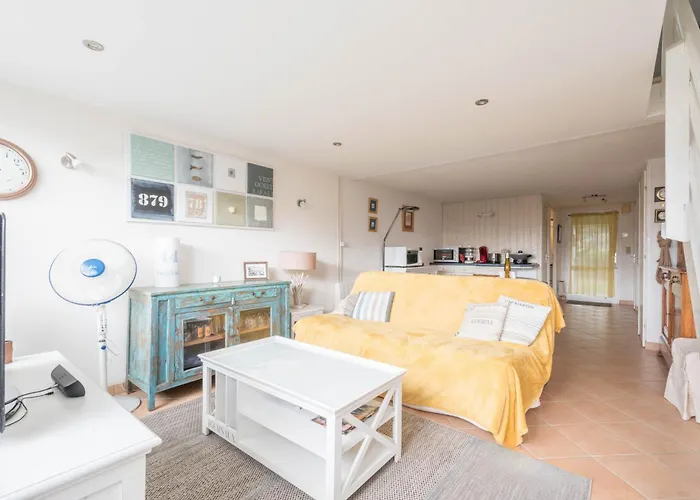 Hébergement de vacances Maison Dans Résidence Calme + Piscine à *