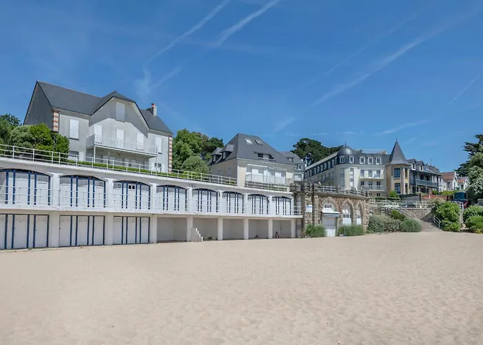 Maison Dans Résidence Calme + Piscine à *